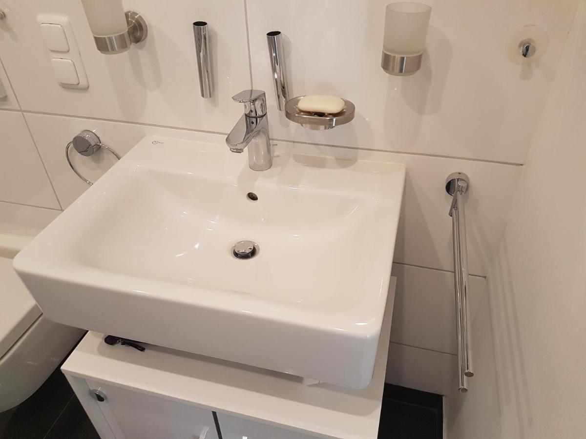 Zimmer Mit Eigenem Bad In Maerchenstadt! Heidelberg Ngoại thất bức ảnh