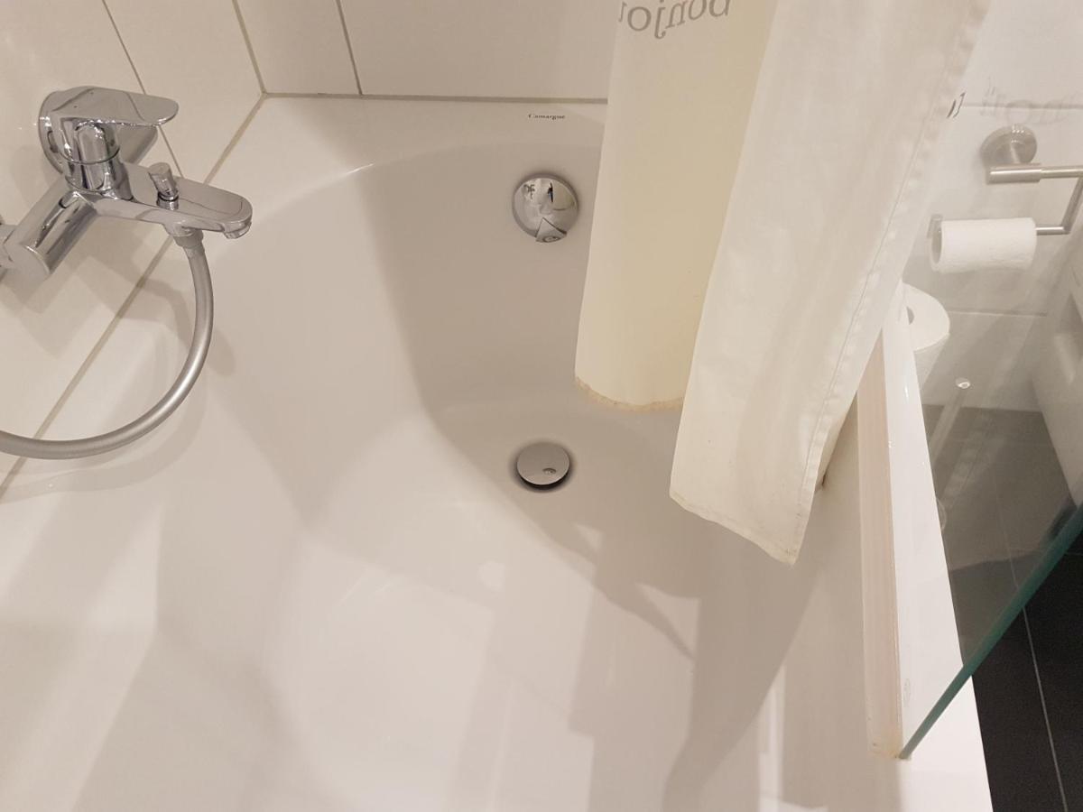 Zimmer Mit Eigenem Bad In Maerchenstadt! Heidelberg Ngoại thất bức ảnh